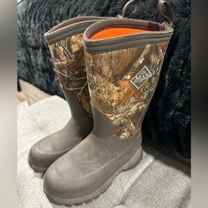 Youth muck boots